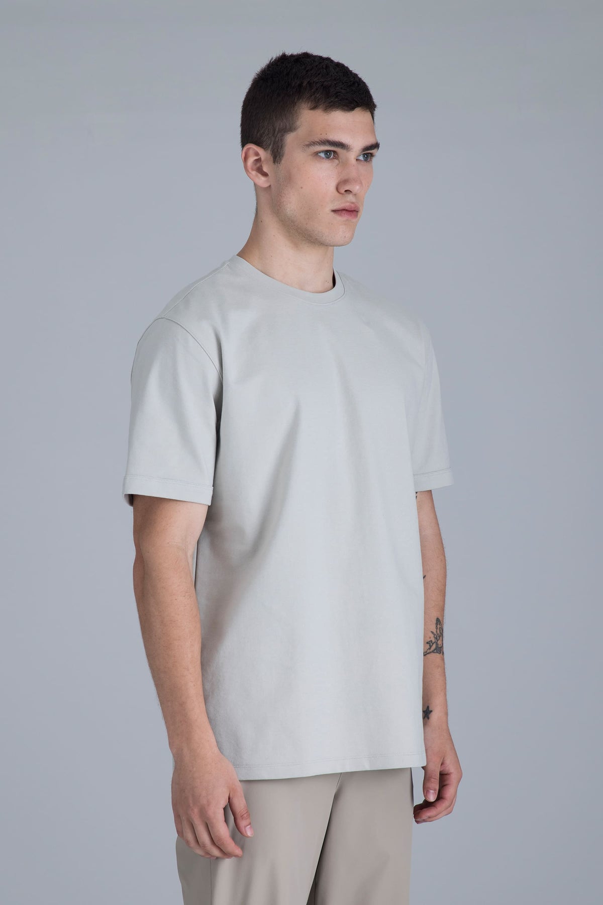 Camiseta arena para hombre fit relajado Ventra