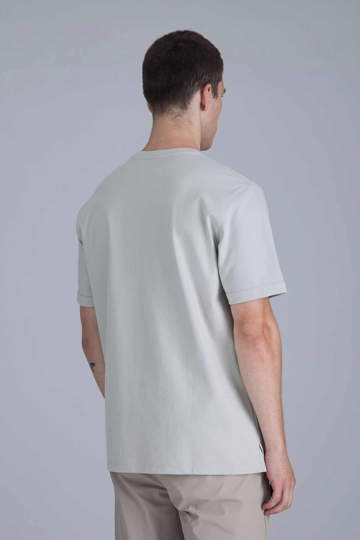 Camiseta arena para hombre fit relajado Ventra
