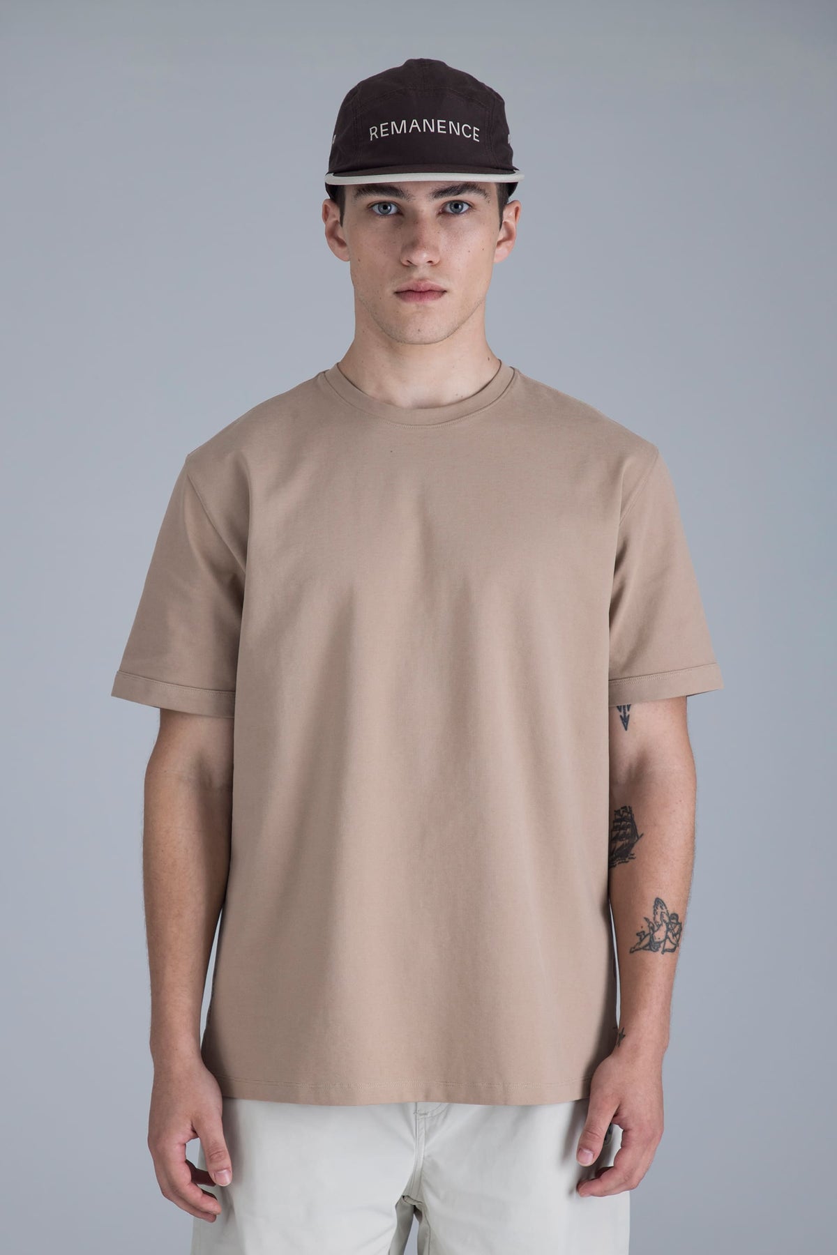 Camiseta café claro para hombre fit relajado Ventra