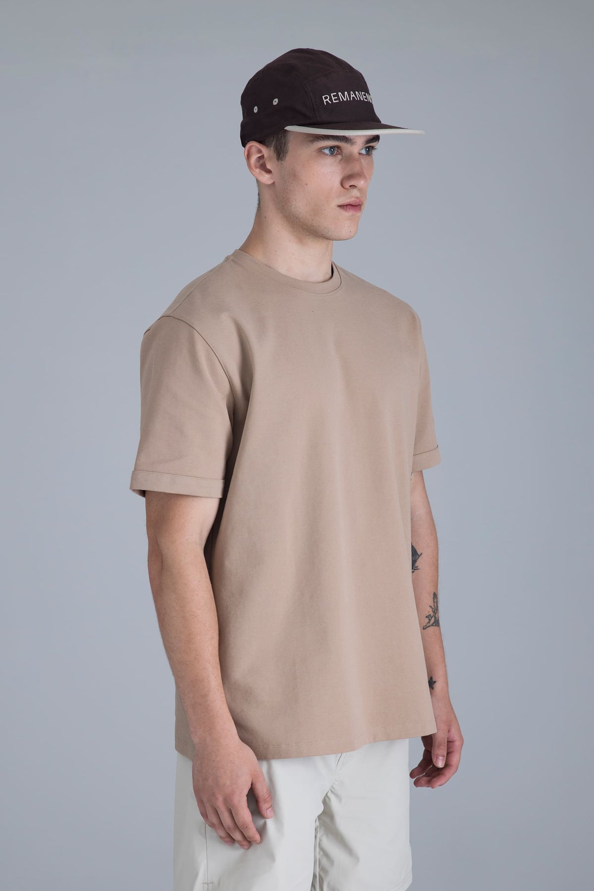 Camiseta café claro para hombre fit relajado Ventra