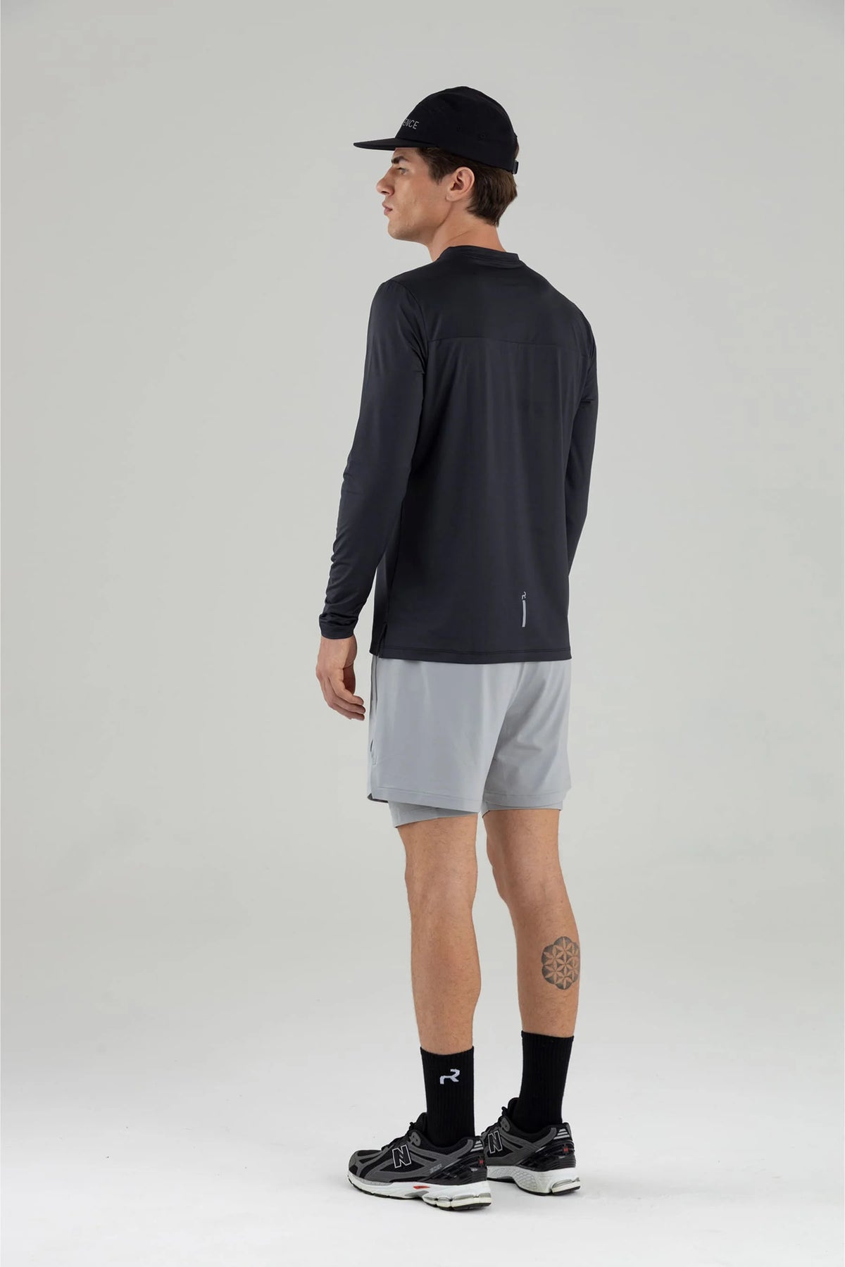 Men’s black long-sleeve crew neck sports t-shirt Echo