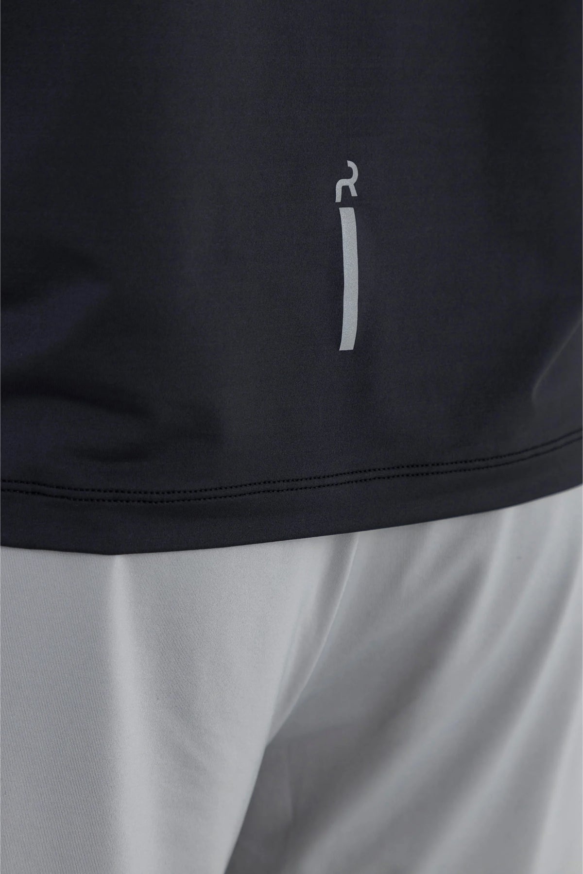 Men’s black long-sleeve crew neck sports t-shirt Echo