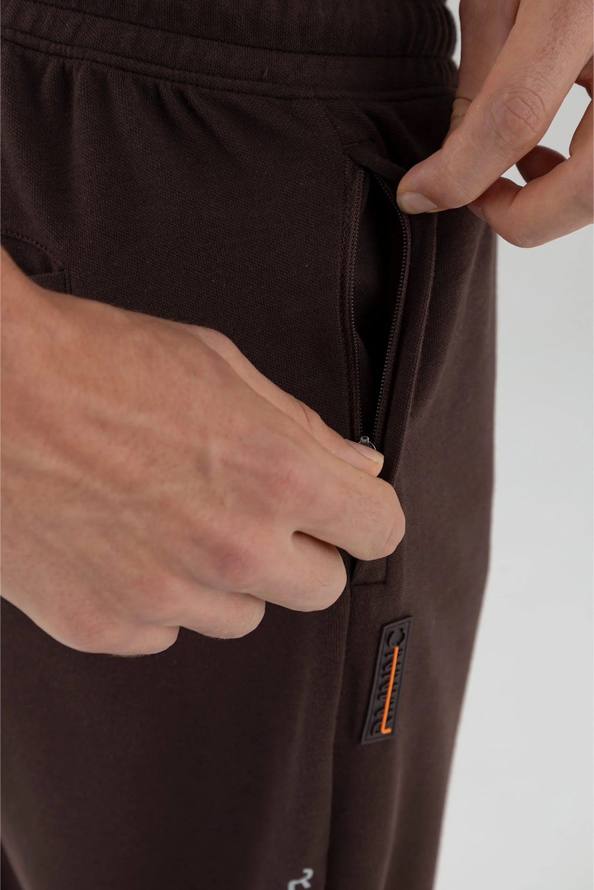 Men's brown regular fit jogger Chroma