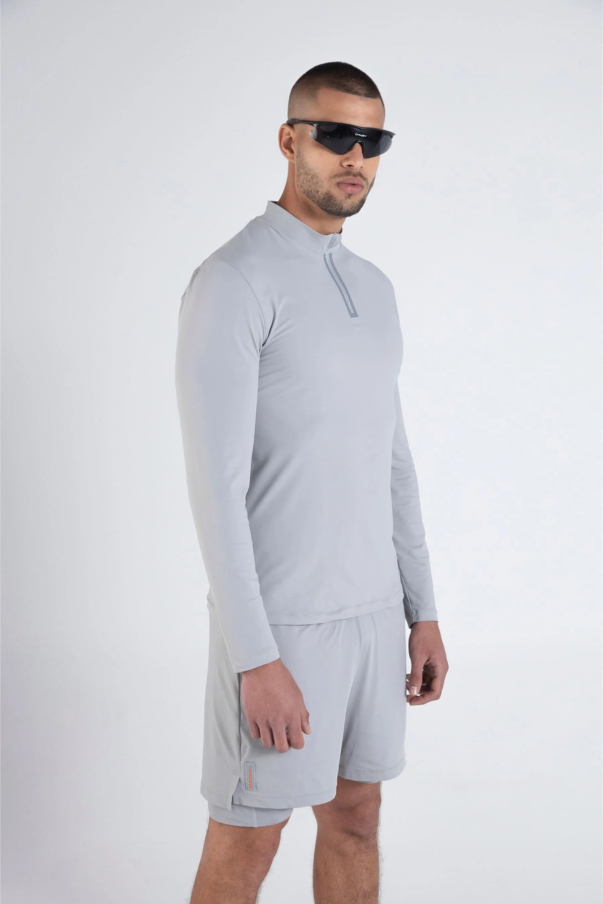 Camiseta gris deportiva manga larga cuello con cierre slim fit Dew