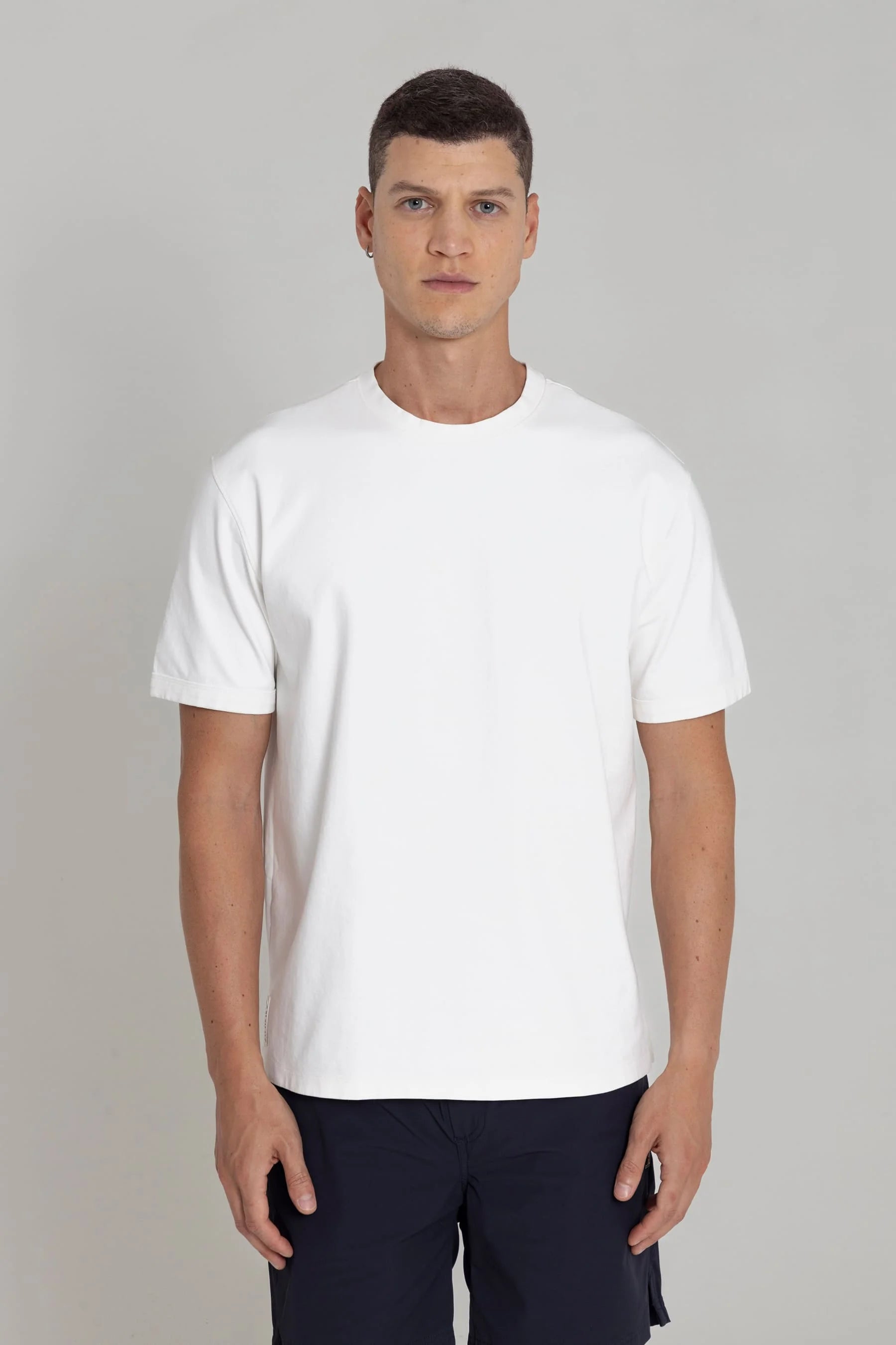 Men's white relaxed fit t-shirt Cling – Remanence International