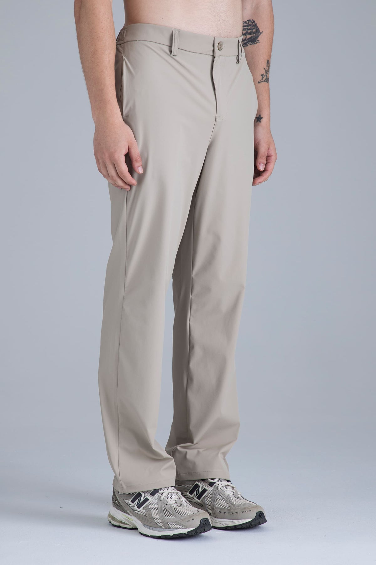 Pantalón chino café claro para hombre semi fitted Polaris