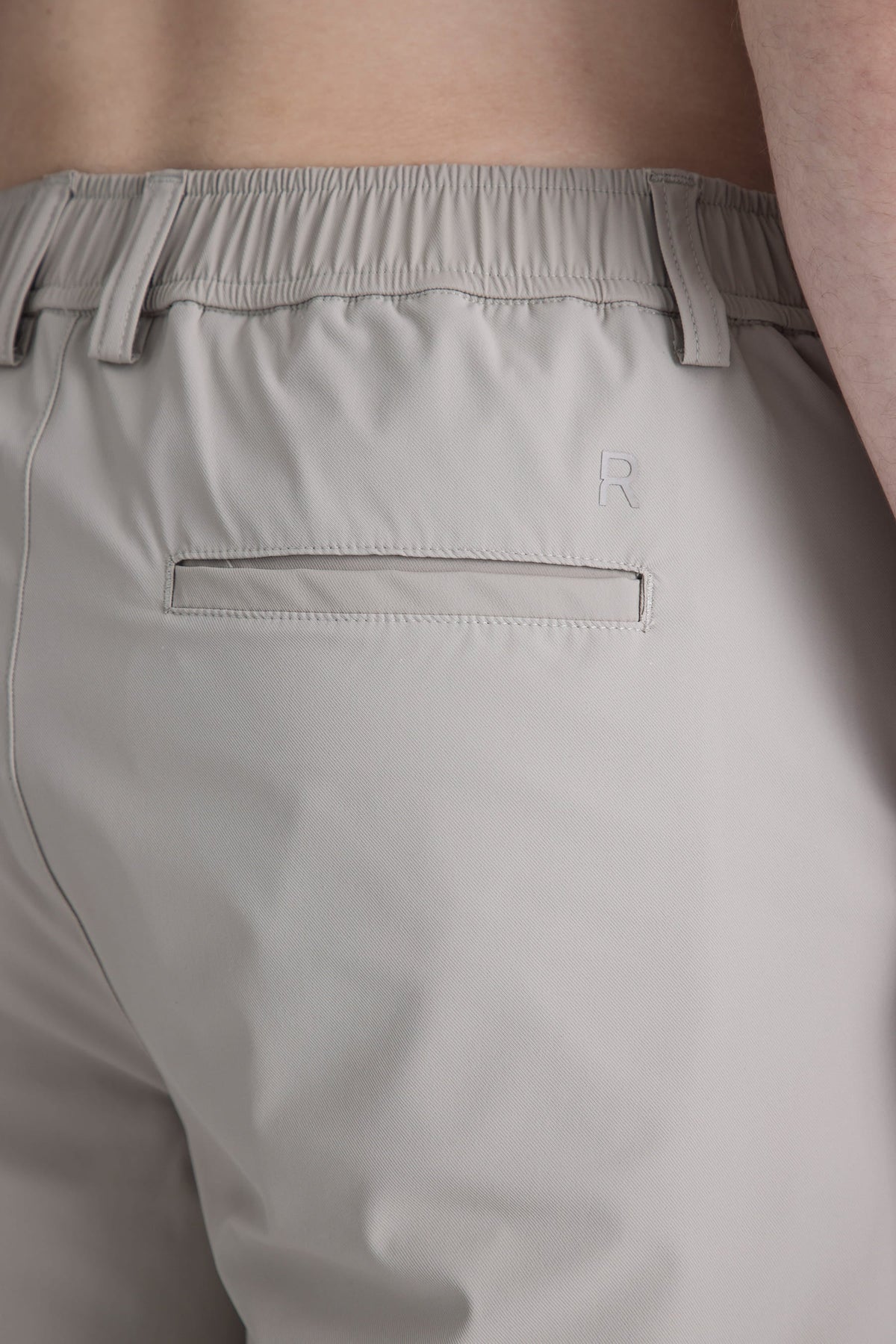 Pantalón chino café claro para hombre semi fitted Polaris
