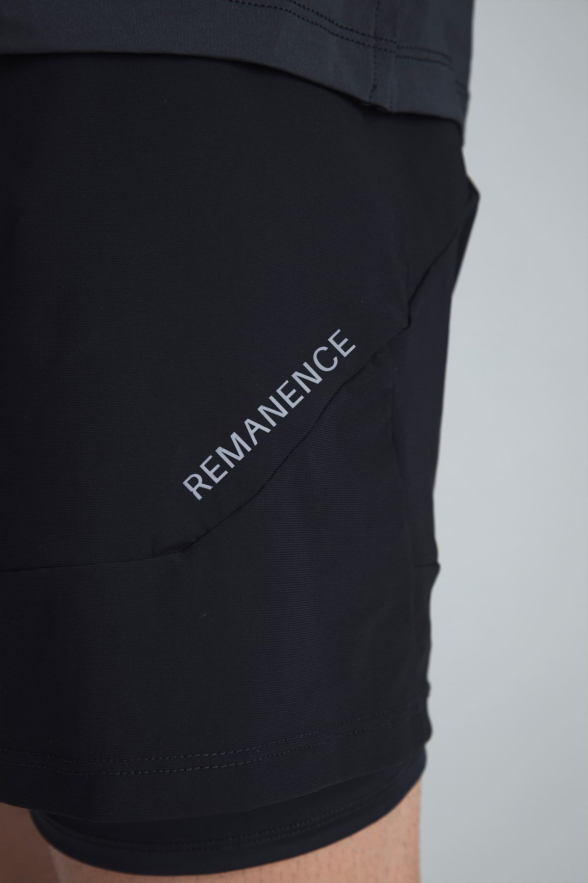 Men's black semi-fitted shorts Hold