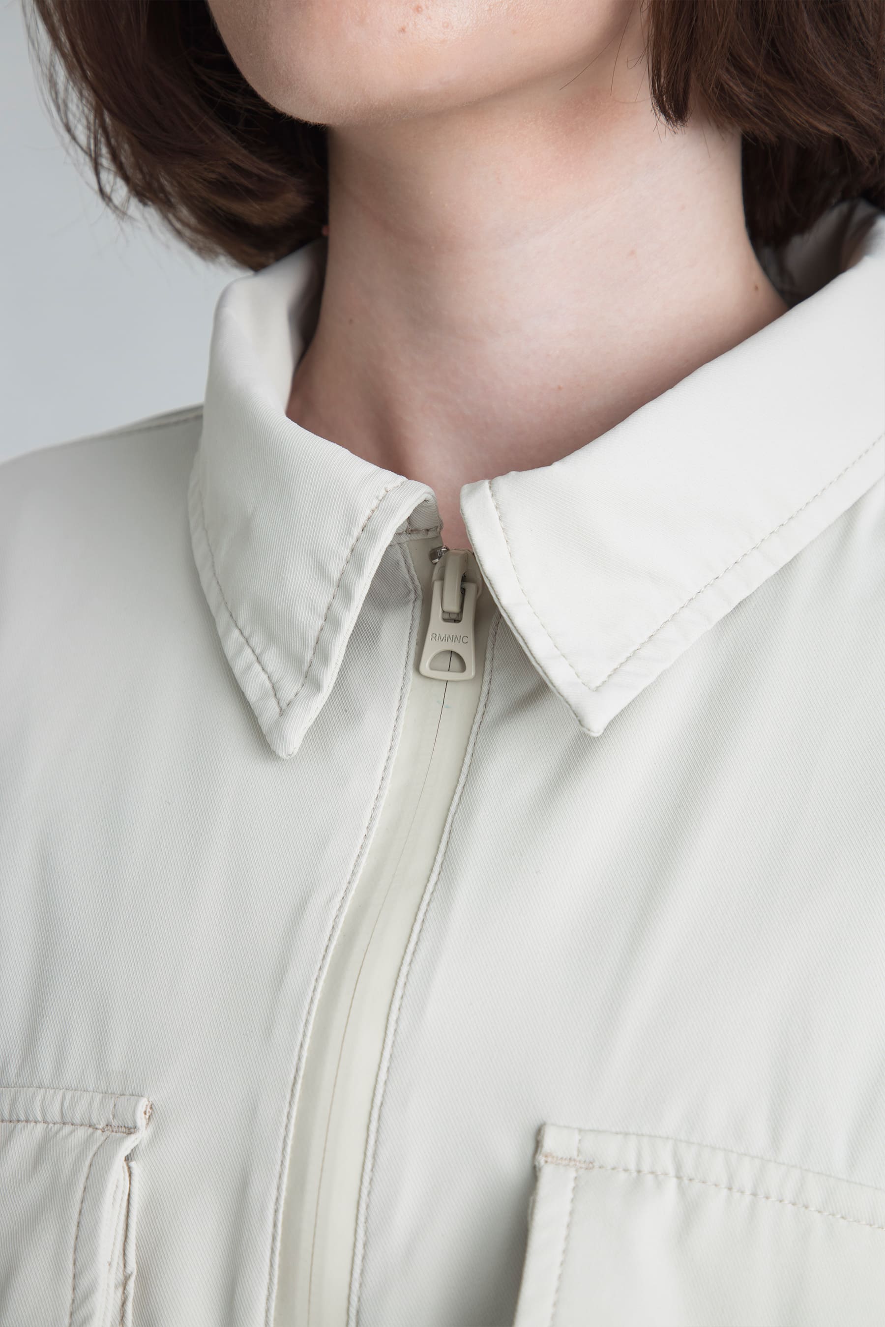 Shirt collar detail in Women's sand jacket