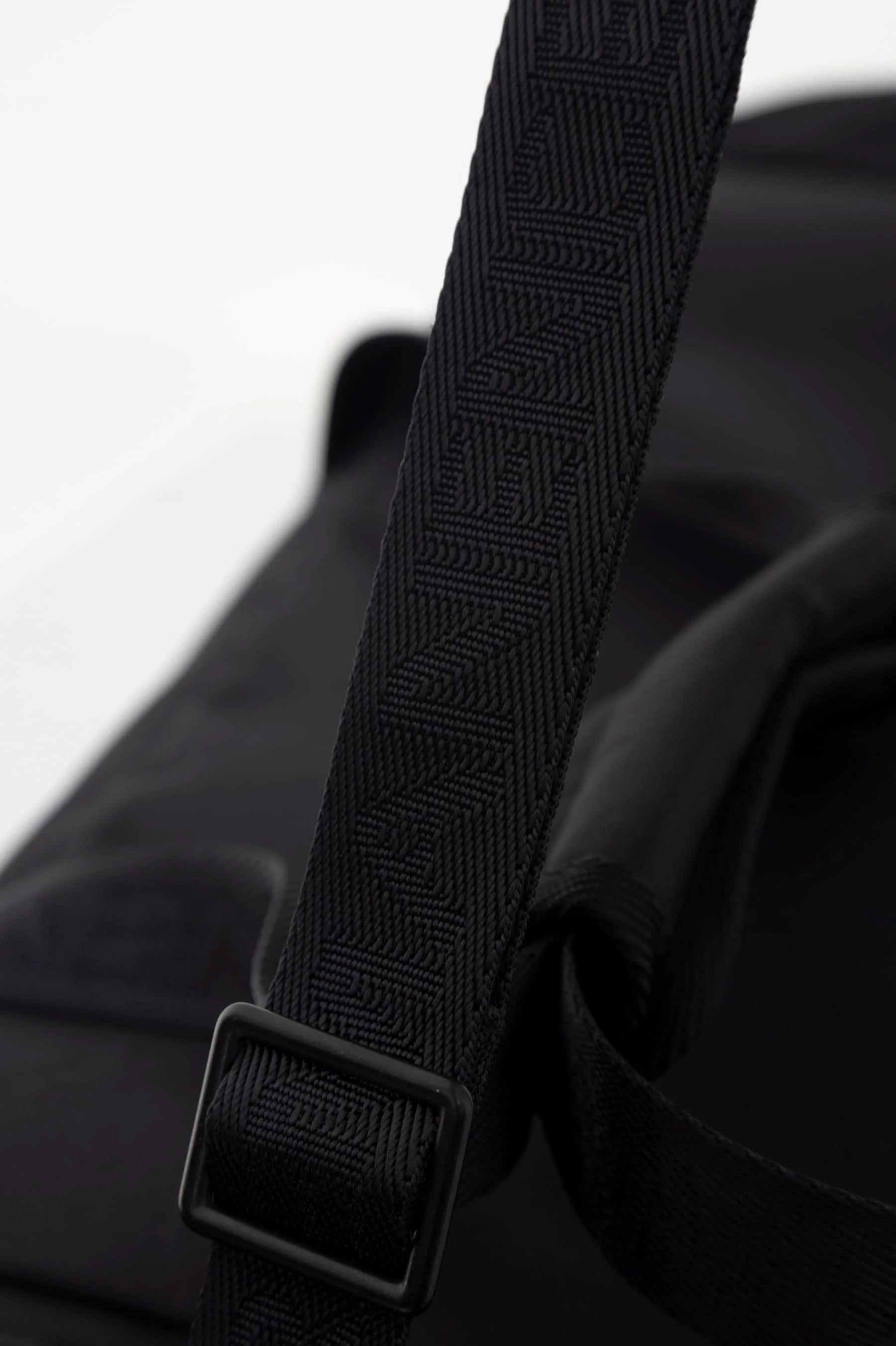 Men's black sports duffel bag Edge Remanence 