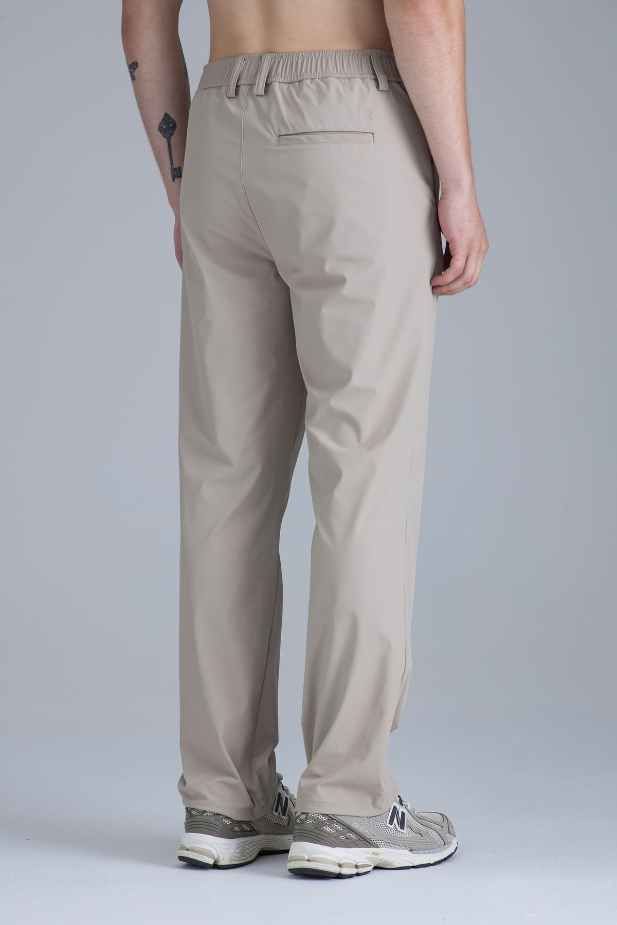 Pantalón chino café claro para hombre semi fitted Polaris