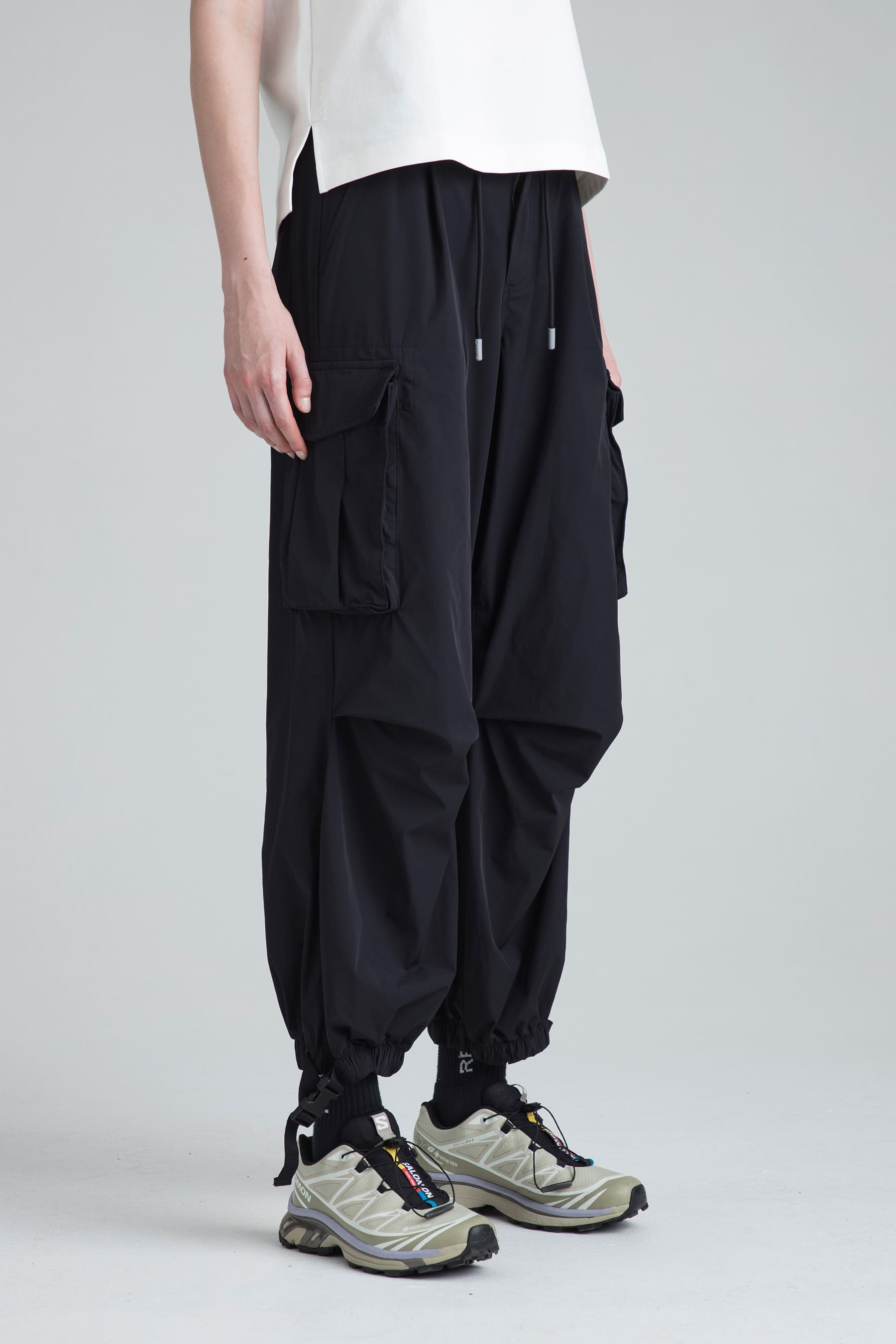Women's black parachute pants Noir side profile