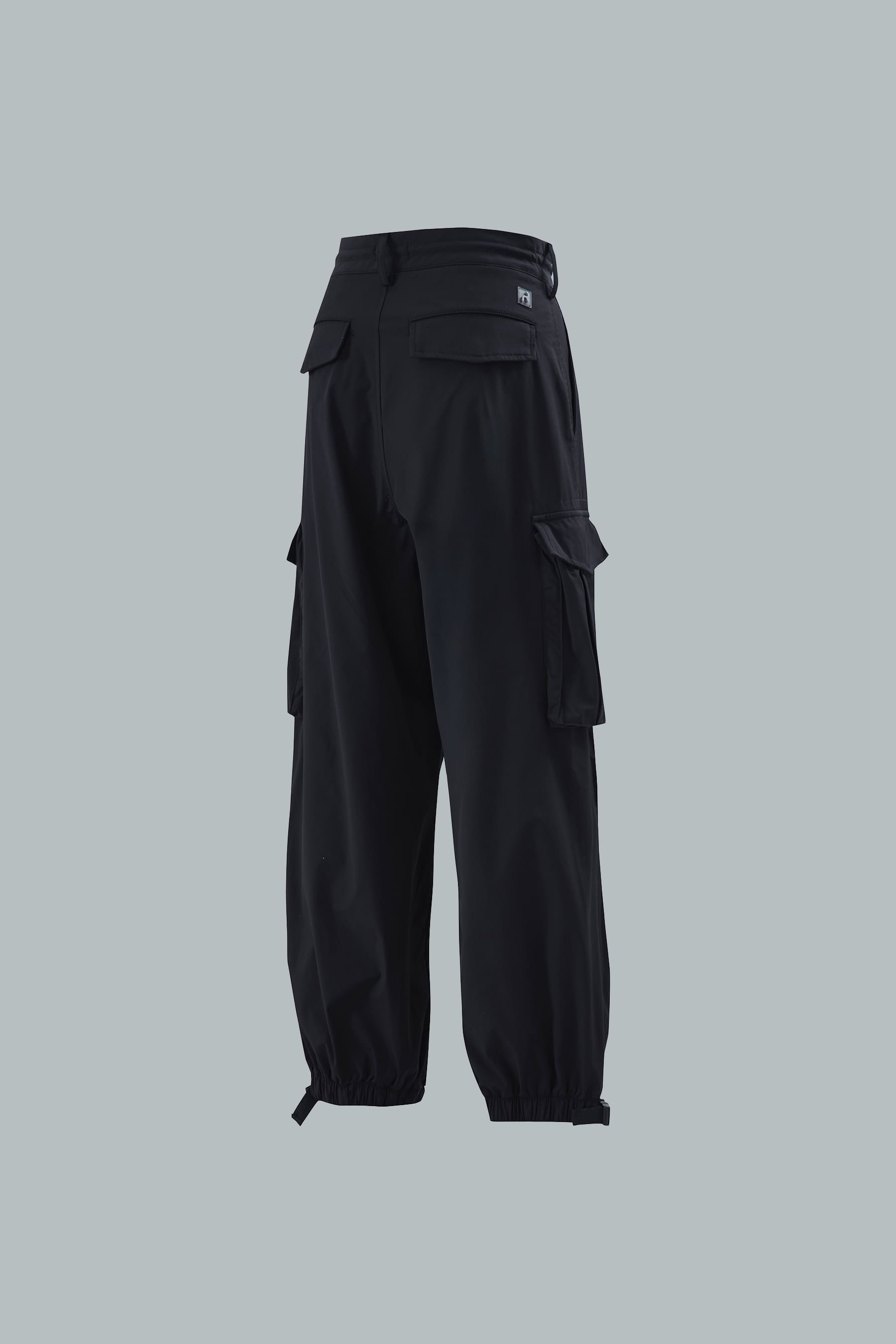 Women's black parachute pants Noir back view