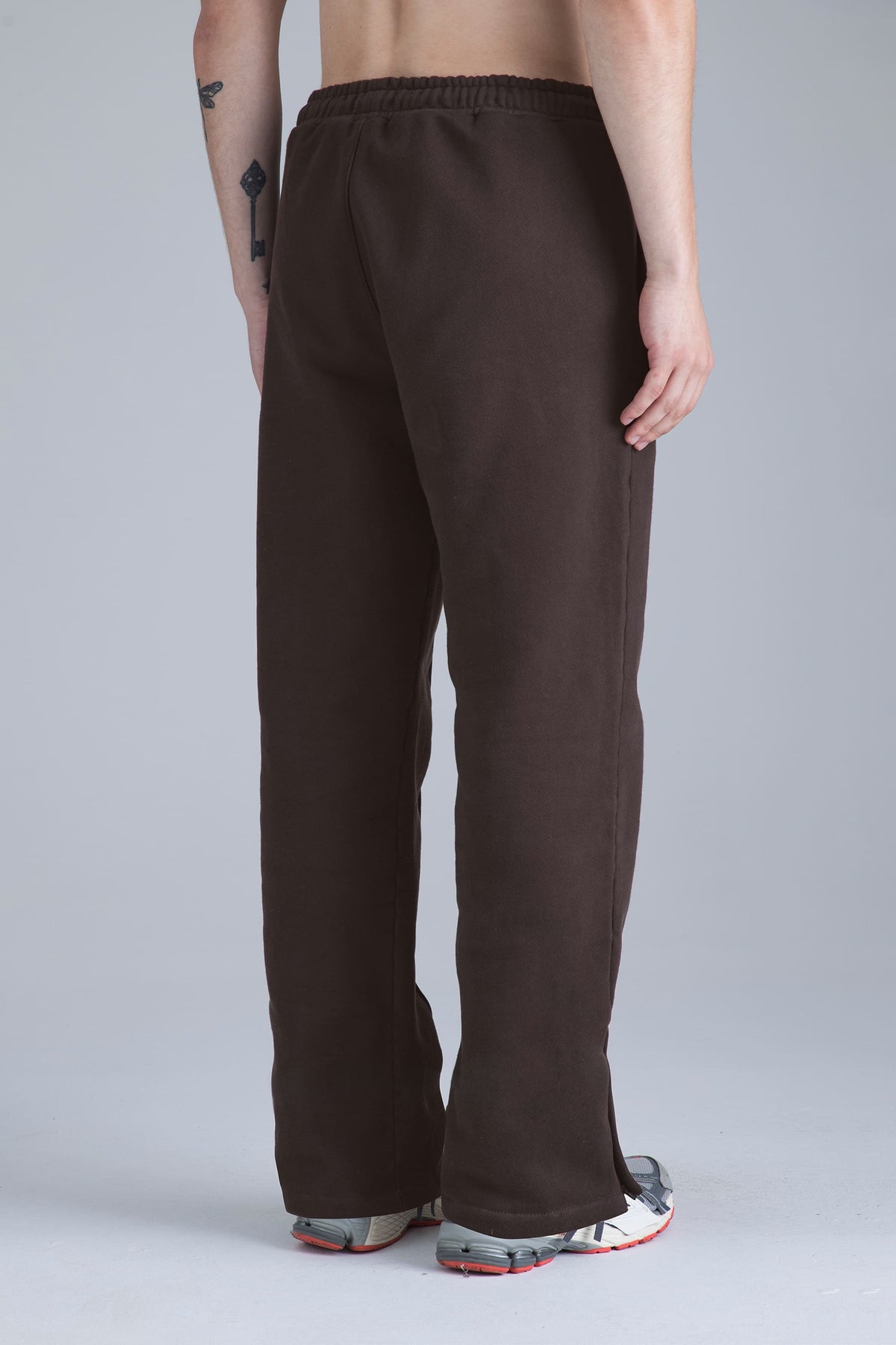 Pantalón deportivo café chocolate para hombre Bound