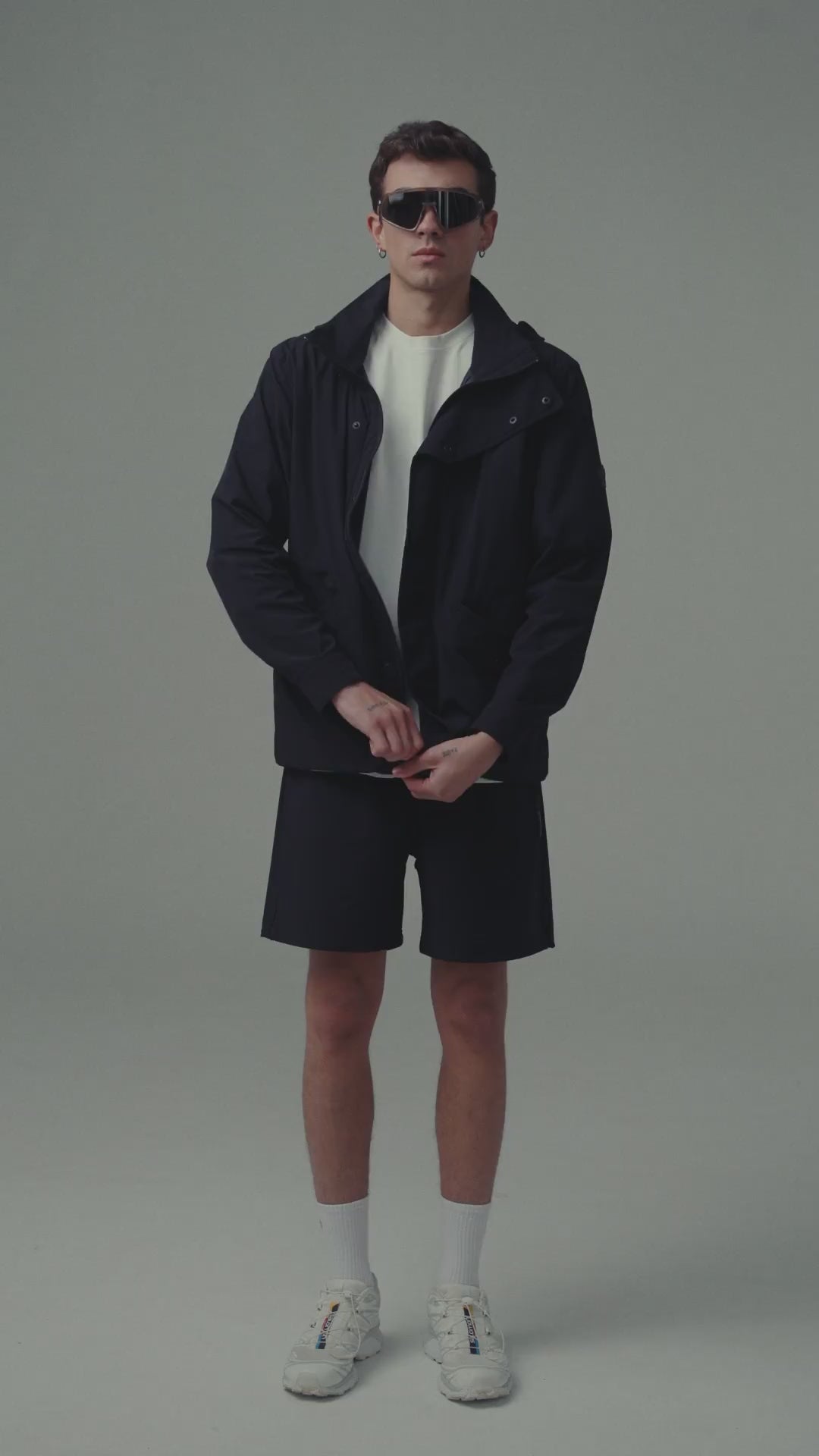 Video showing fit and details of men's sand shorts Endure Remanence 